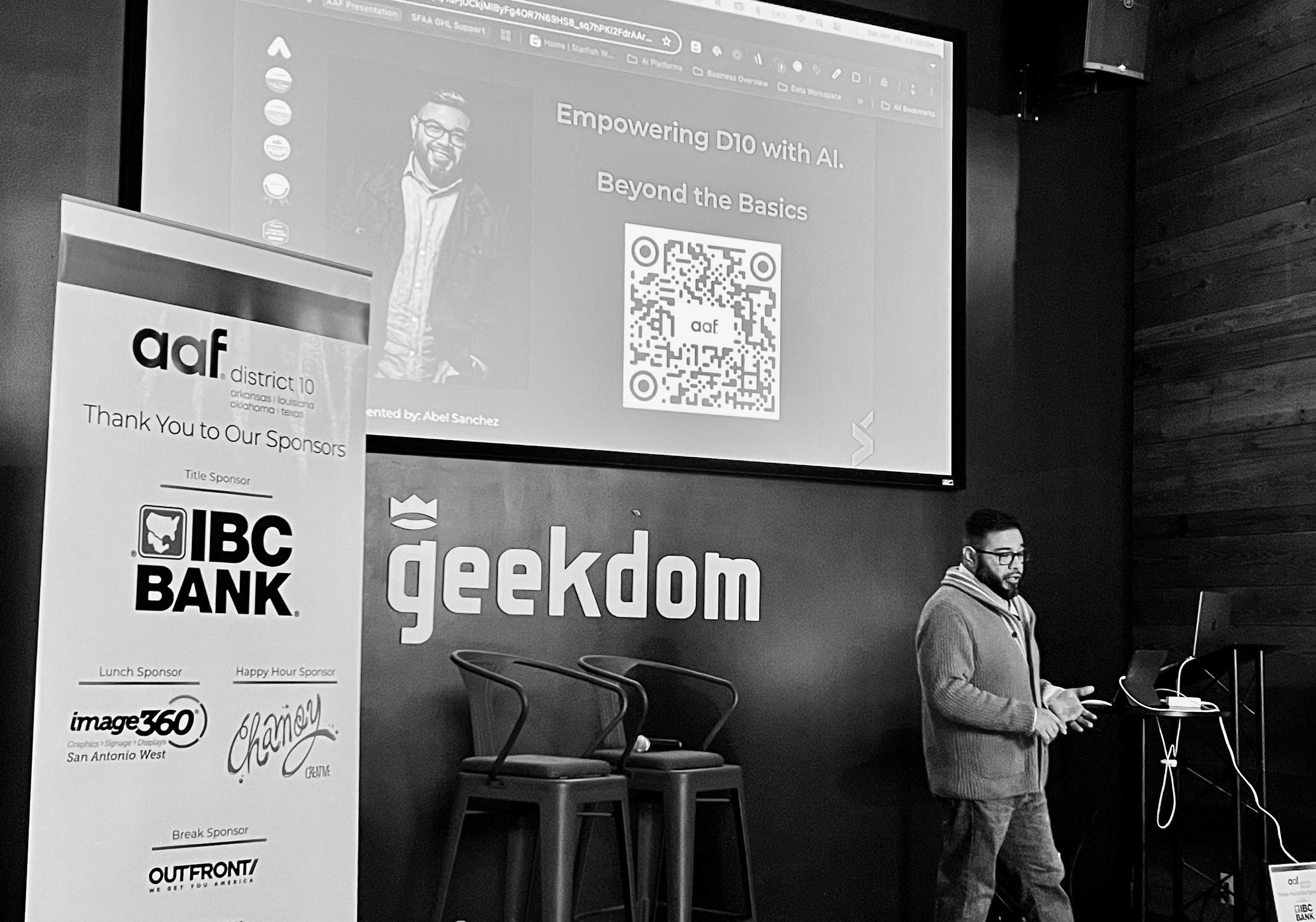 Abel Sanchez presenting to an audience